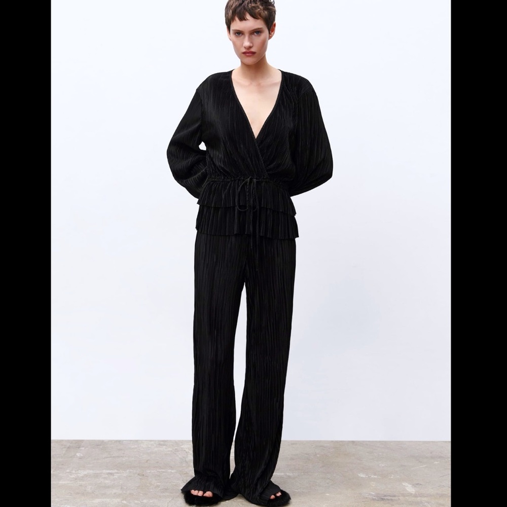 Zara Black Pleated Top - Picture 1 of 10